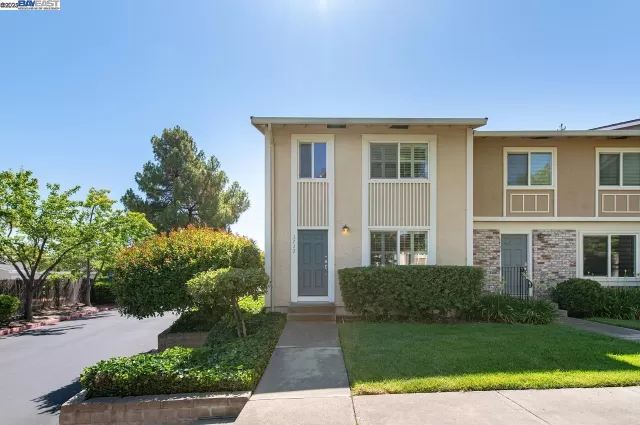 MLS: 41108759 Condo For Sale