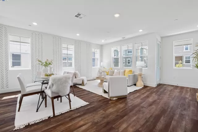 MLS: 41108879 Condo For Sale