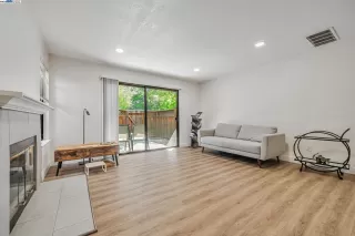 Photo #6: 41108924 Listing