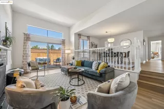 More Details about MLS # 41108979 : 466 CRESCENT ST # 401