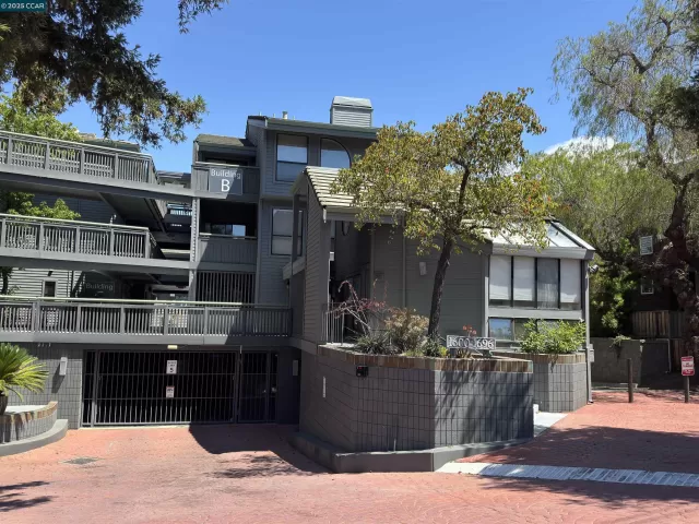 MLS: 41109292 Condo For Sale