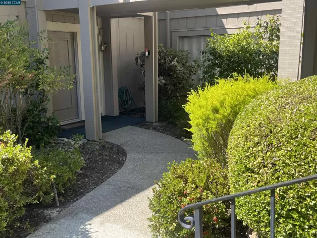 MLS: 41109334 Condo For Sale