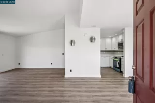 Photo #2: 41109386 Listing