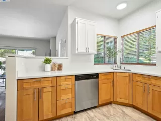 Photo #2: 41109392 Listing 