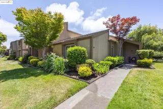 More Details about MLS # 41109457 : 3200 FIR AVE