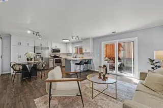 Photo #5: 41109569 Listing