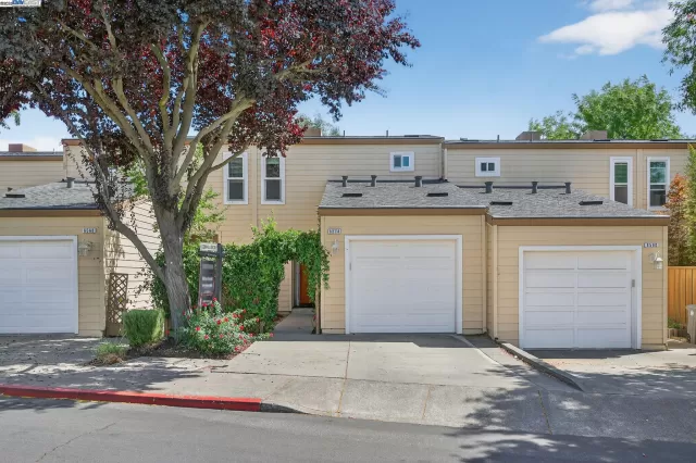 MLS: 41109582 Condo For Sale