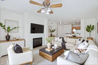More Details about MLS # 41109650 : 3290 MAGUIRE WAY # 101