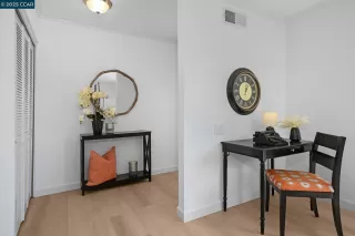 Photo #6: 41109718 Listing