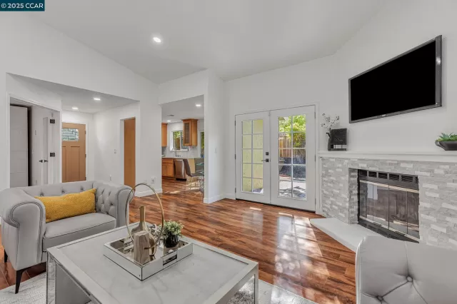 MLS: 41109753 Condo For Sale