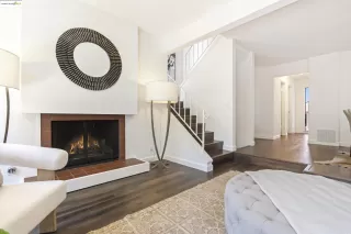 Photo #5: 41110012 Listing