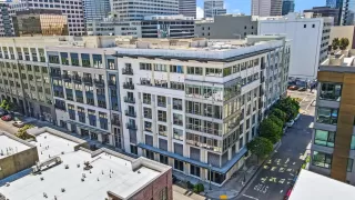 More Details about MLS # 41110343 : 438 W GRAND # 704