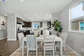 Photo #5: 41110438 Listing 