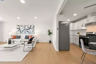 Photo #4: 41110466 Listing