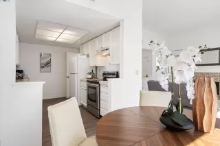 Photo #5: 41110592 Listing