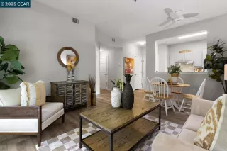 Photo #6: 41110597 Listing