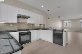 Photo #2: 41111244 Listing