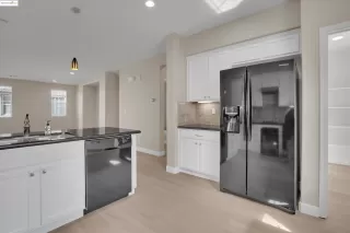 Photo #4: 41111244 Listing