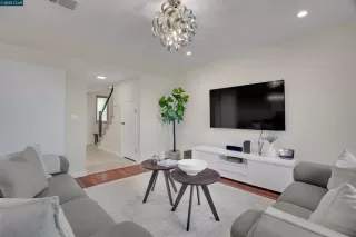 Photo #6: 41111319 Listing