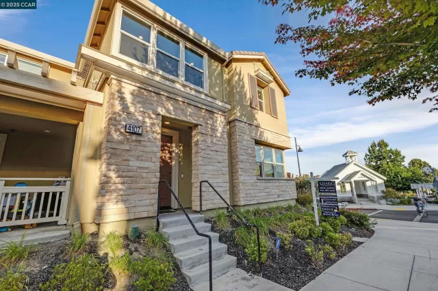 MLS: 41111364 Condo For Sale