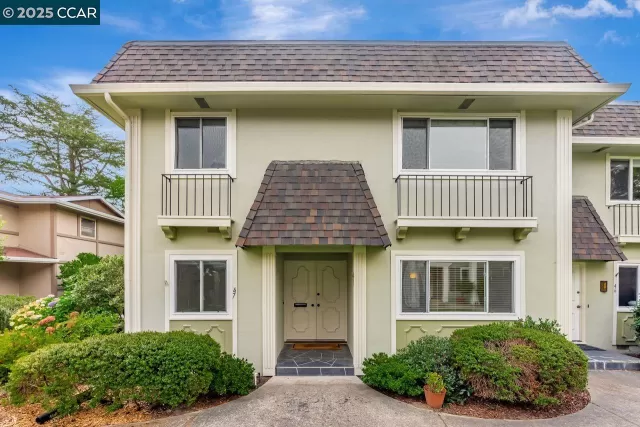 MLS: 41111528 Condo For Sale