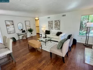 Photo #5: 41111547 Listing