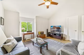 Photo #6: 41111597 Listing