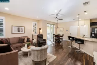 Photo #5: 41111603 Listing