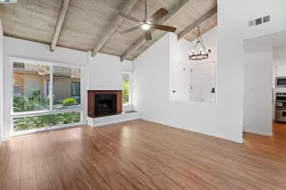 Photo #4: 41111724 Listing