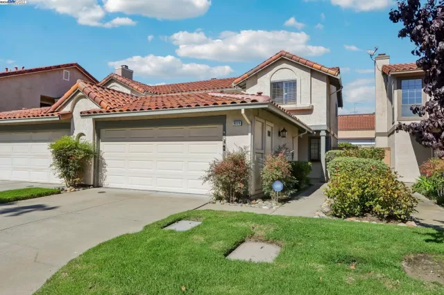 MLS: 41111792 Condo For Sale