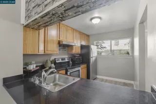 Photo #4: 41112015 Listing