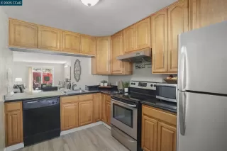 Photo #5: 41112015 Listing