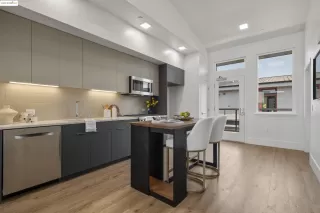 Photo #6: 41112028 Listing