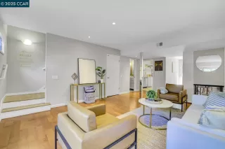 Photo #5: 41112107 Listing