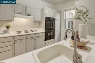 Photo #3: 41112335 Listing