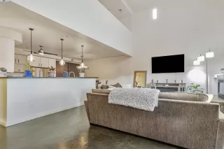 Photo #2: 41112393 Listing