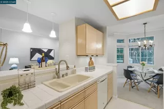 Photo #5: 41112397 Listing