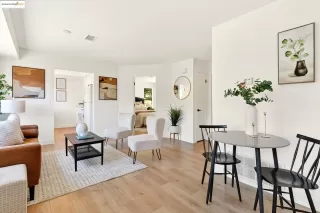 Photo #5: 41112415 Listing