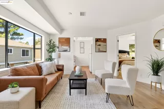 Photo #6: 41112415 Listing