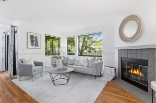 Photo #5: 41112456 Listing