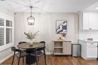 Photo #6: 41112504 Listing