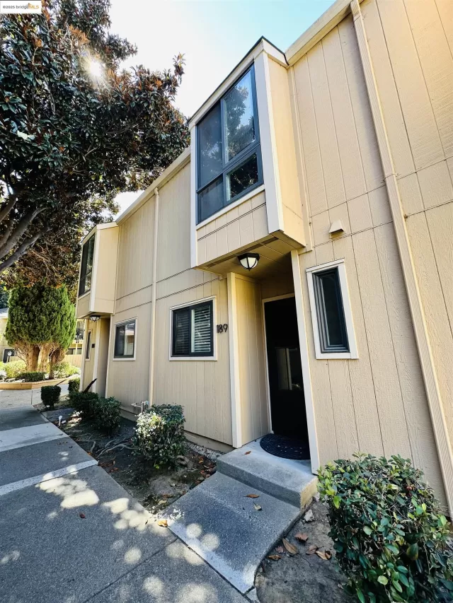 MLS: 41112553 Condo For Sale