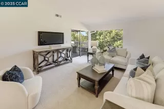 Photo #6: 41112578 Listing