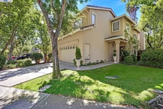 Click for more information on MLS # 41112621 : 15 CREEKSIDE DR More Details about MLS # 41112621 : 15 CREEKSIDE DR