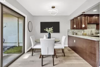 Photo #6: 41112625 Listing