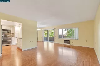 Photo #5: 41112664 Listing