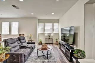 Photo #6: 41112805 Listing