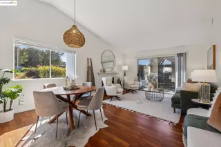 Photo #6: 41112994 Listing