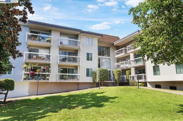 MLS: 41113011 Condo For Sale