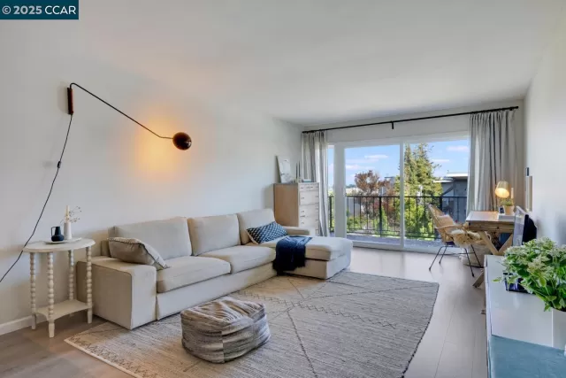 MLS: 41113026 Condo For Sale